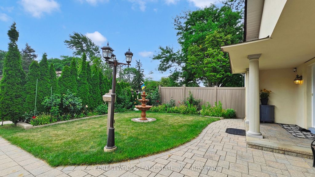 Photo of 571 Silver Creek Boulevard, Mississauga, ON L5A 2B6 (MLS # W12430536)