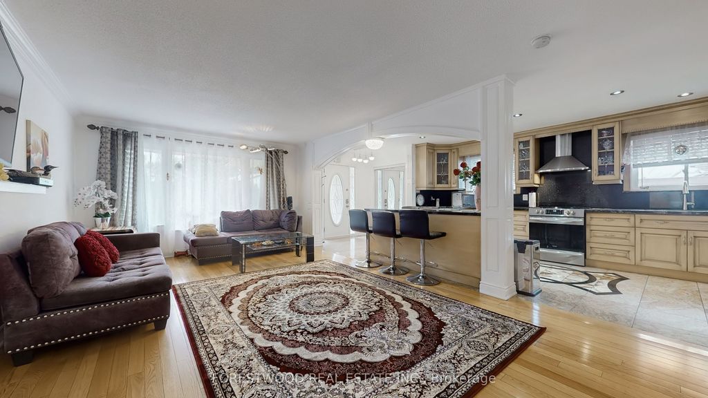 Photo of 571 Silver Creek Boulevard, Mississauga, ON L5A 2B6 (MLS # W12430536)