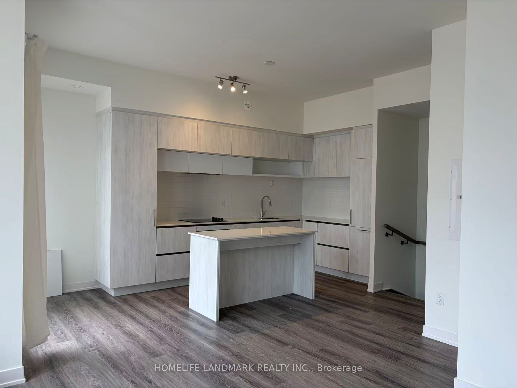 8 David Eyer Road 1224