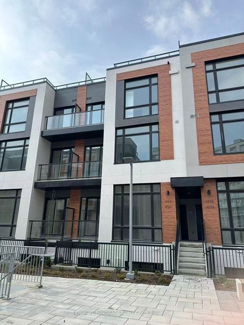 8 David Eyer Road 1224 Richmond Hill ON L4S 0N3