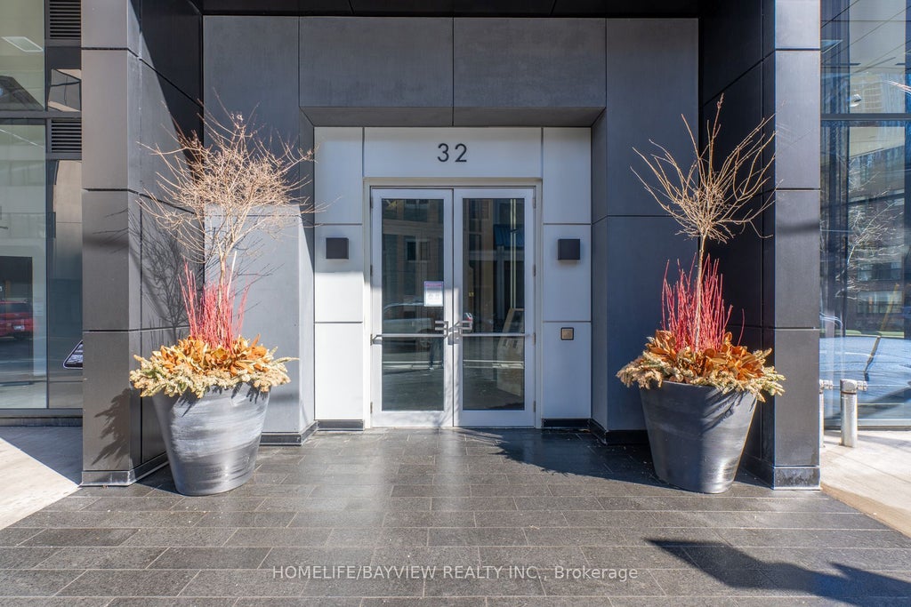 Photo of 32 Davenport Road #703, Toronto, ON M5R 0B5 (MLS # C13801522)