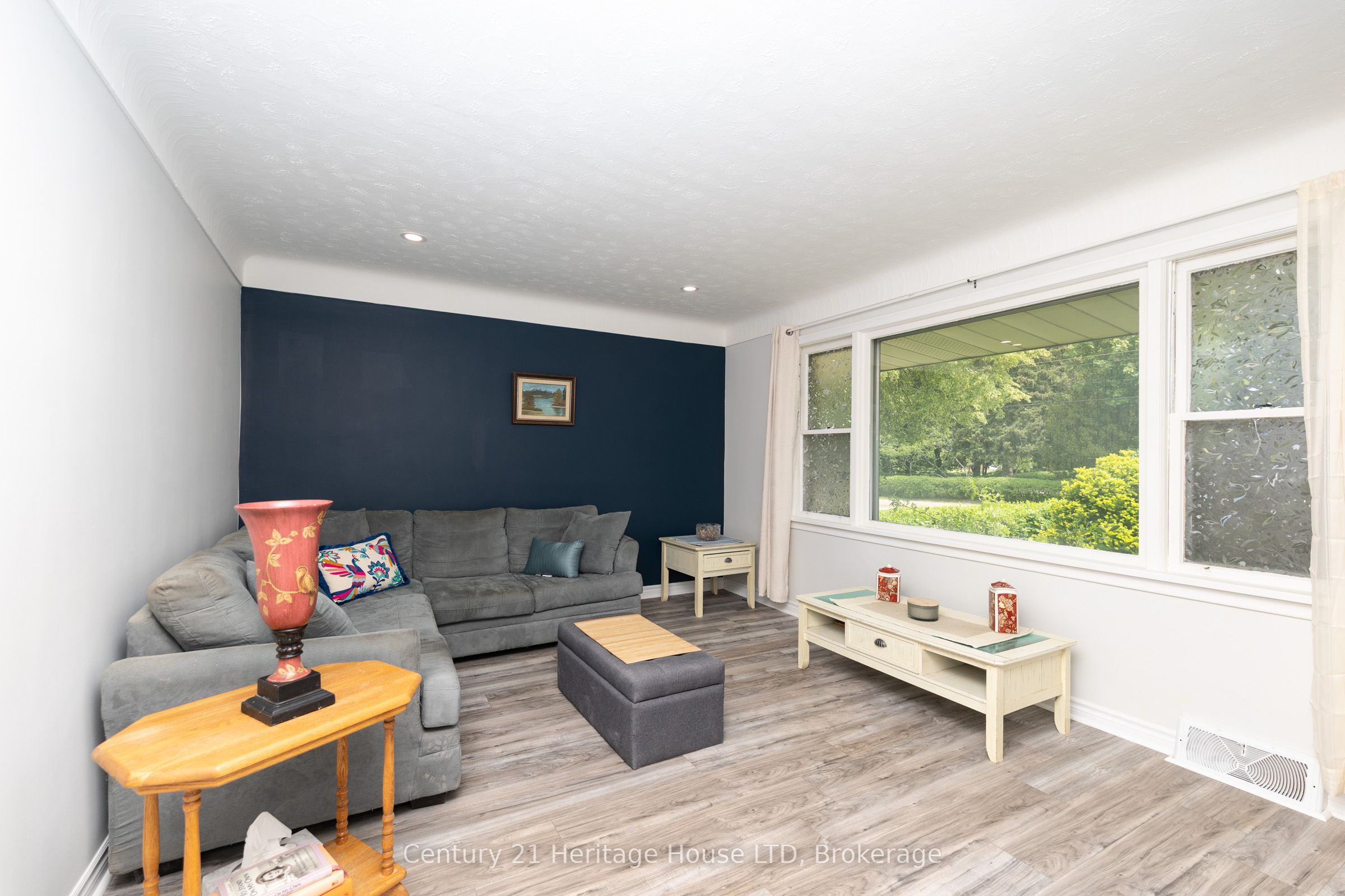 101 Bunting Road