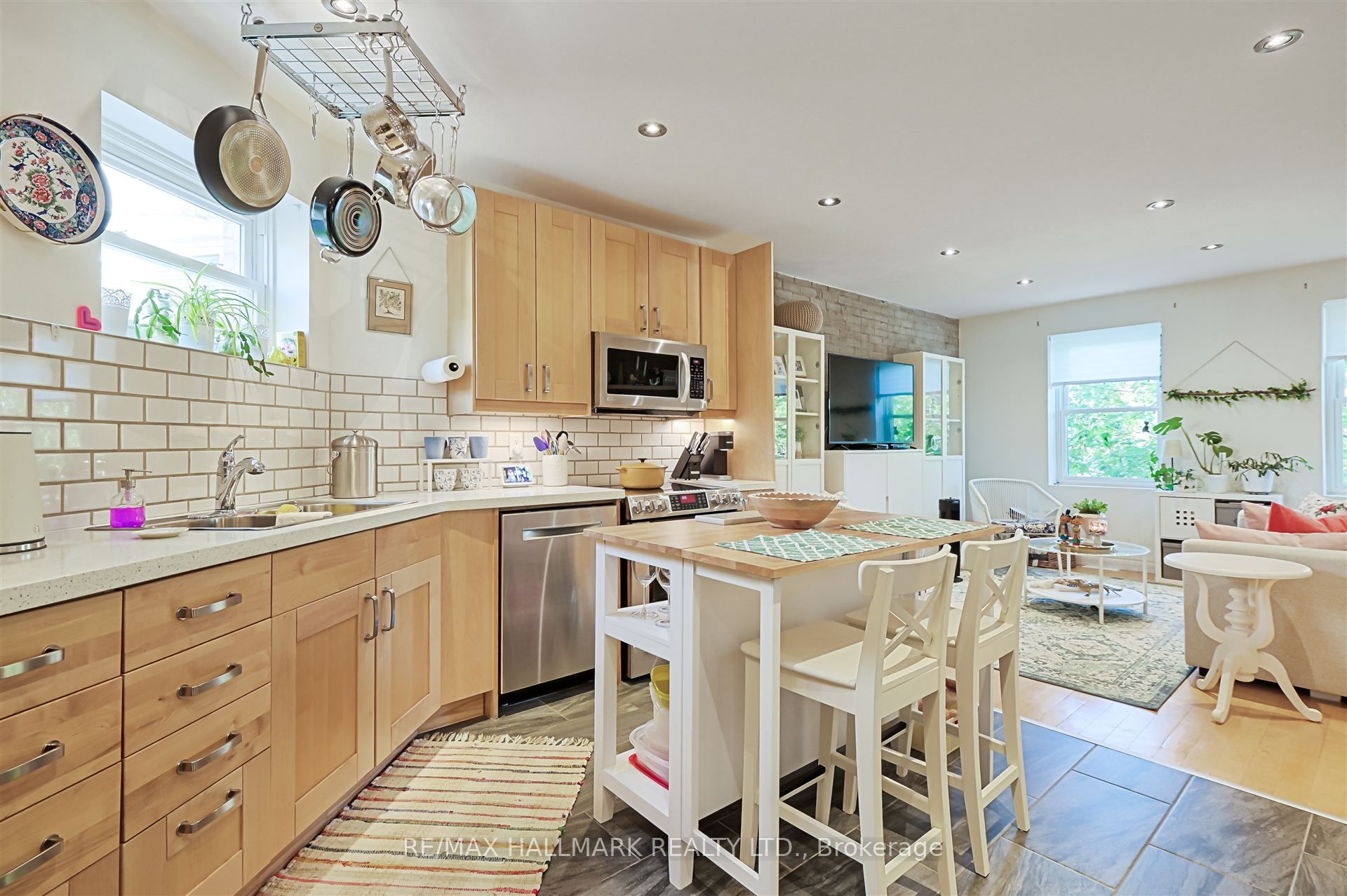 1926 Gerrard Street E