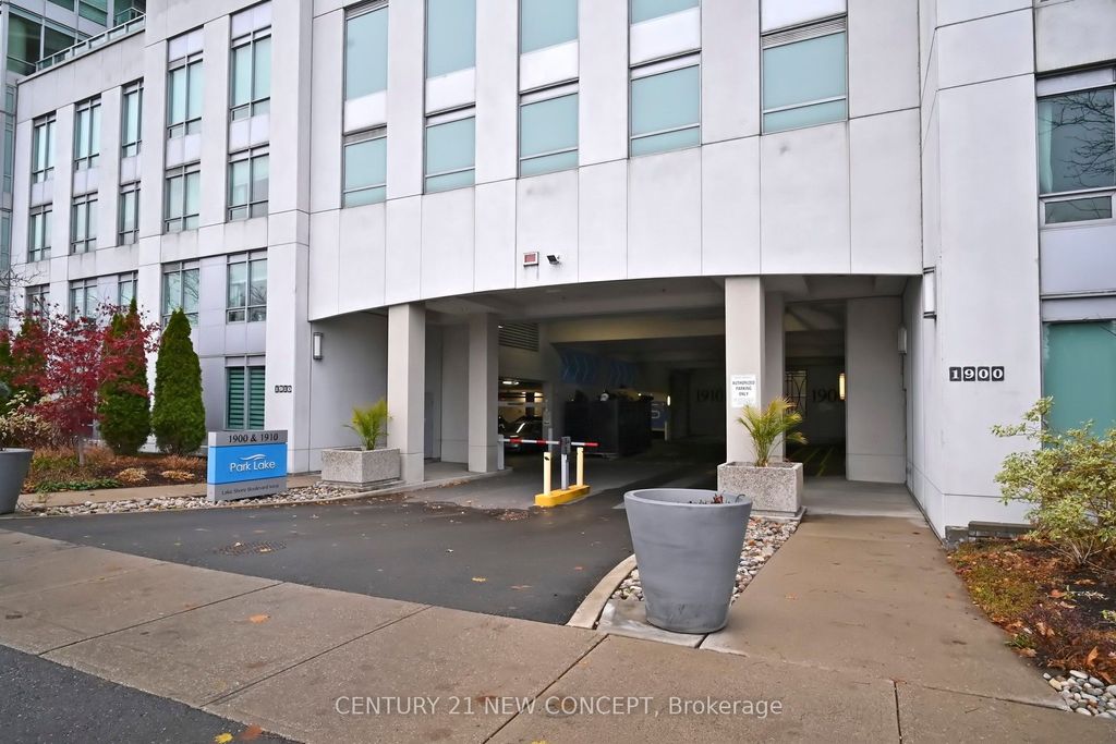 Photo of 1900 Lake Shore Boulevard W #704, Toronto, ON M6S 1A4 (MLS # W12389704)