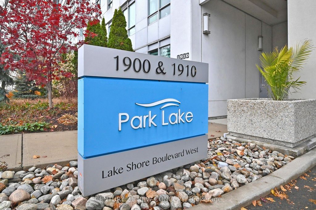 Photo of 1900 Lake Shore Boulevard W #704, Toronto, ON M6S 1A4 (MLS # W12389704)