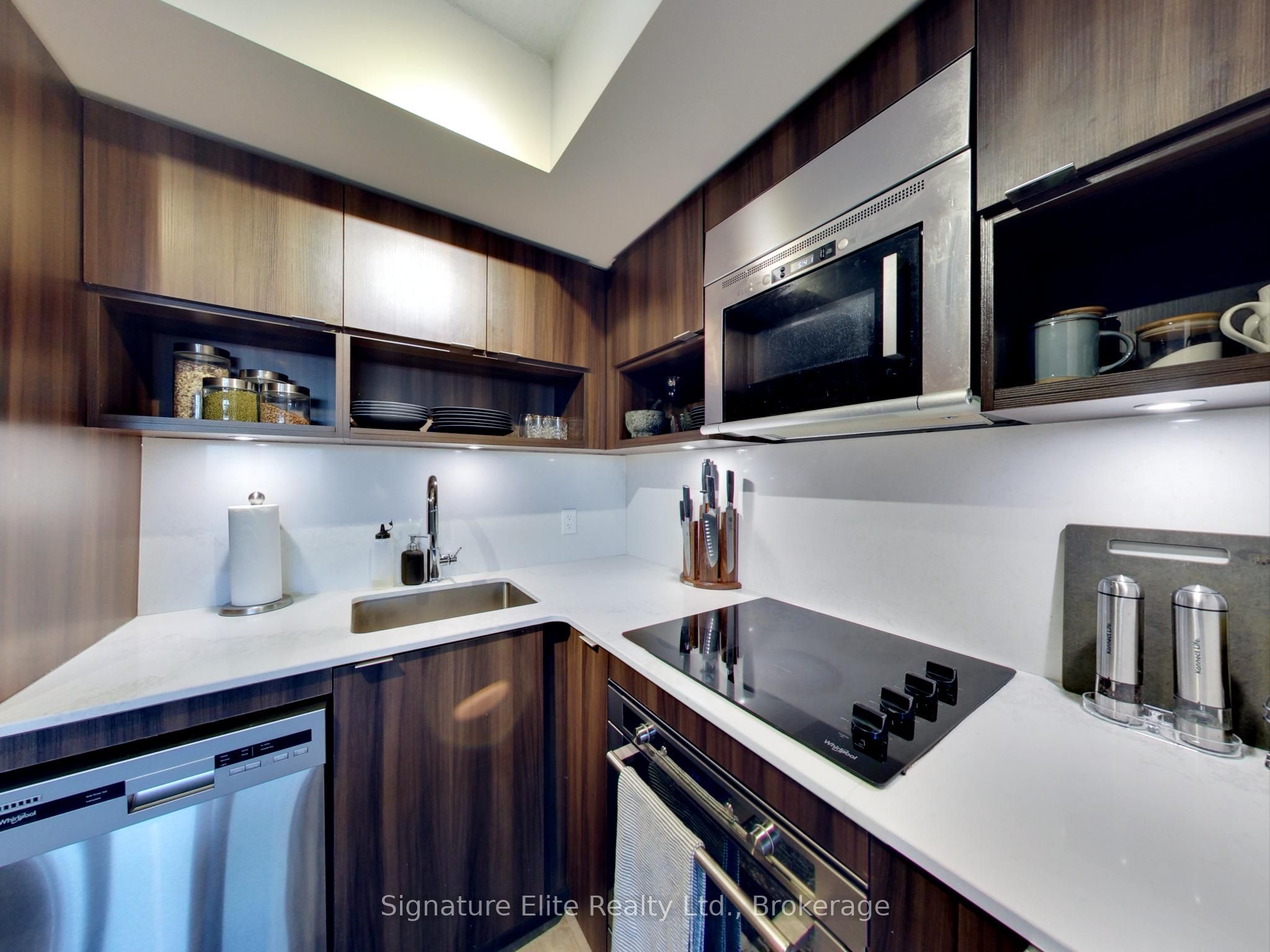 7 Mabelle Avenue 1607
