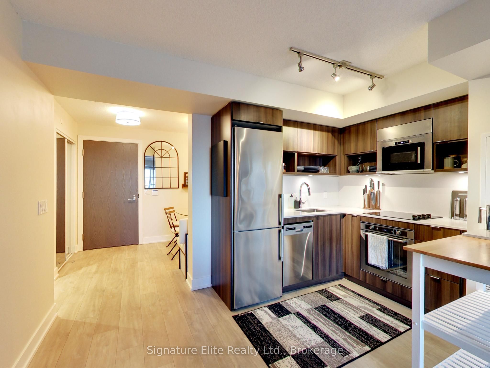 7 Mabelle Avenue 1607