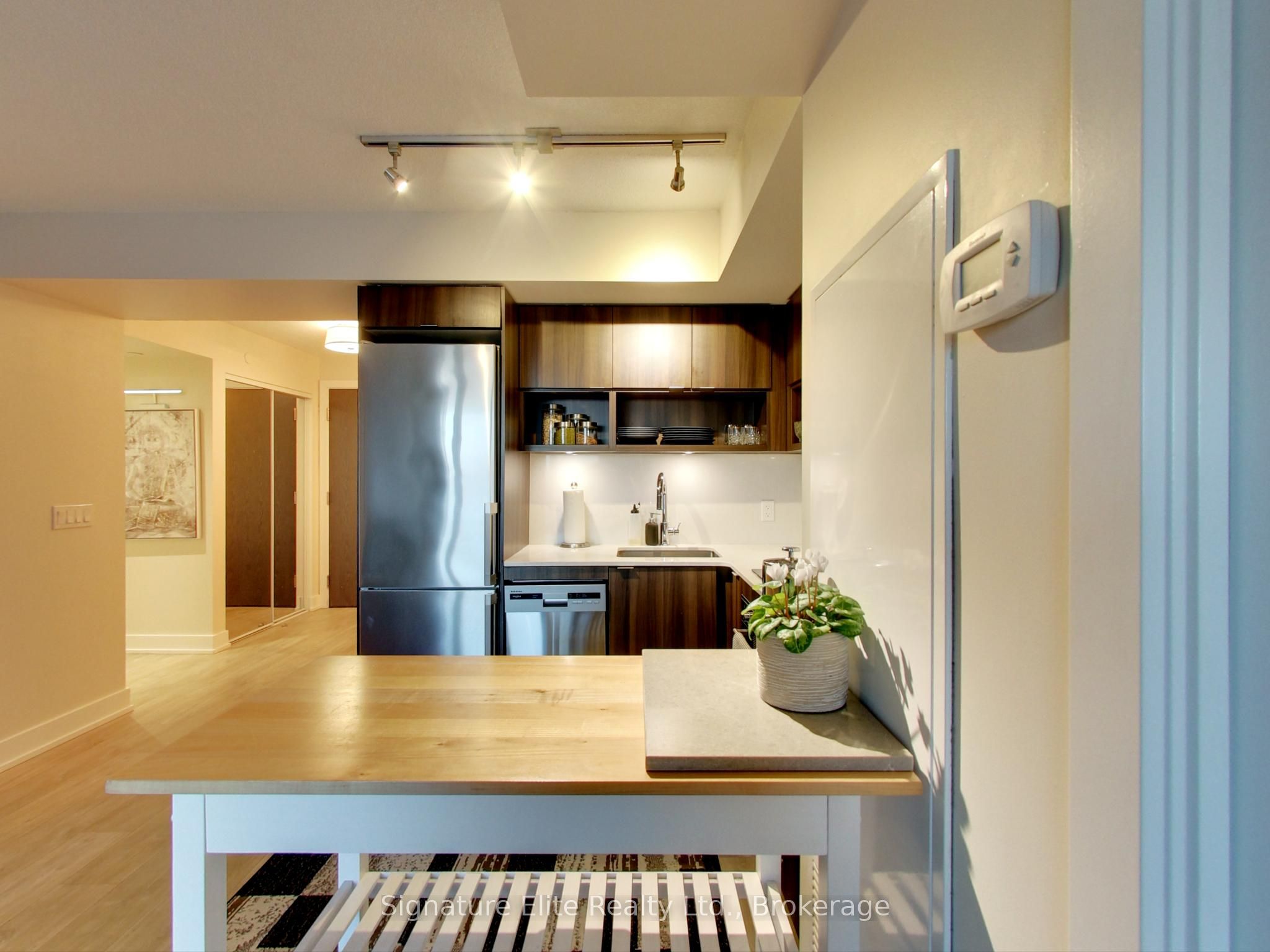 7 Mabelle Avenue 1607