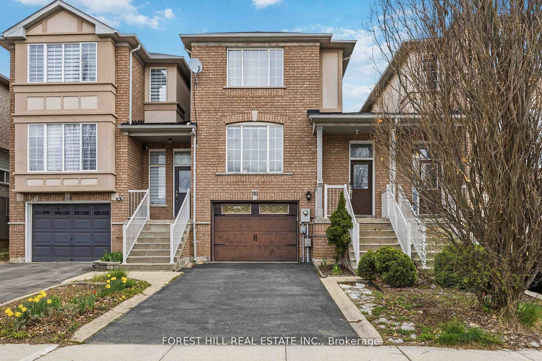 110 Foxfield Crescent