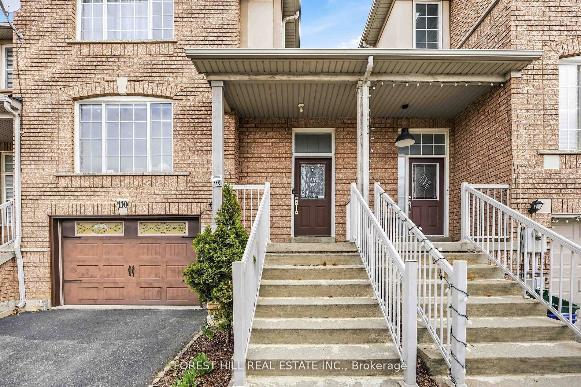 110 Foxfield Crescent