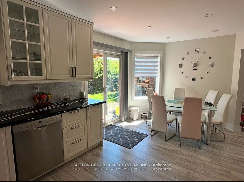 6807 Gracefield Drive W