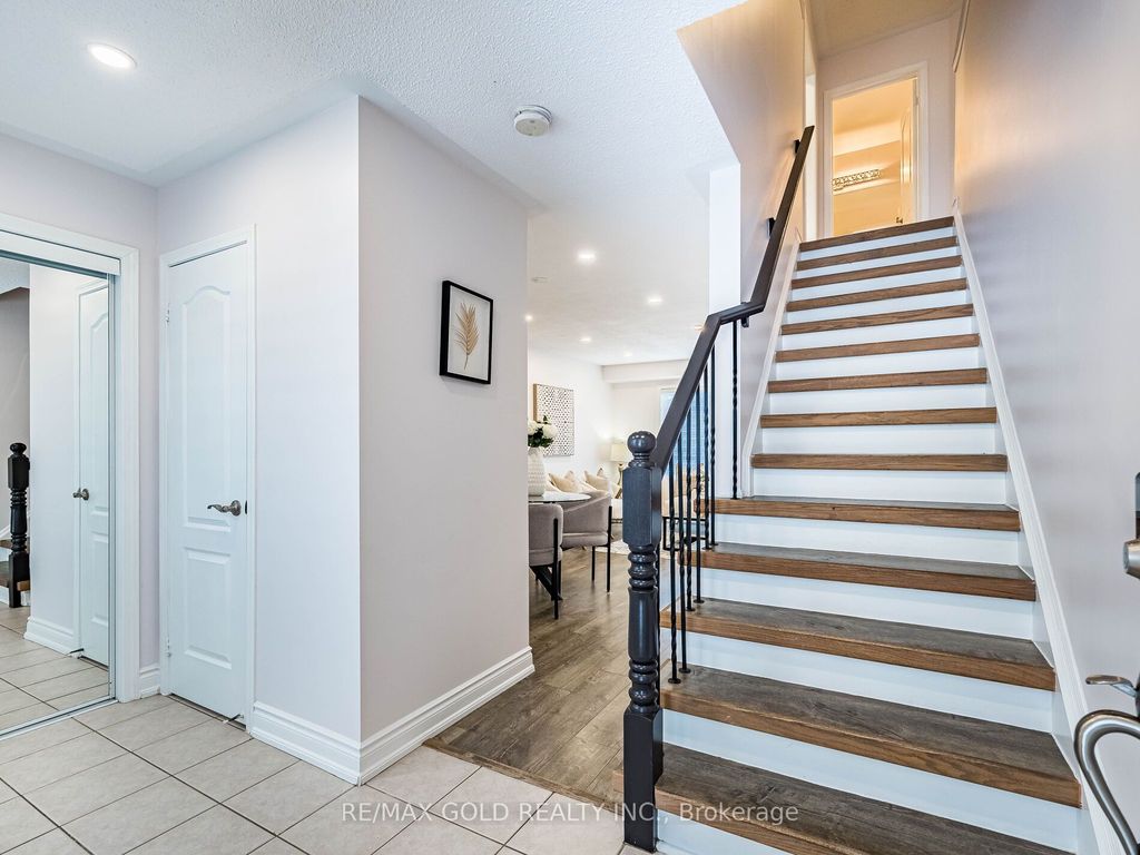 Photo of 42 Jessop Drive, Brampton, ON L7A 3M8 (MLS # W12654454)