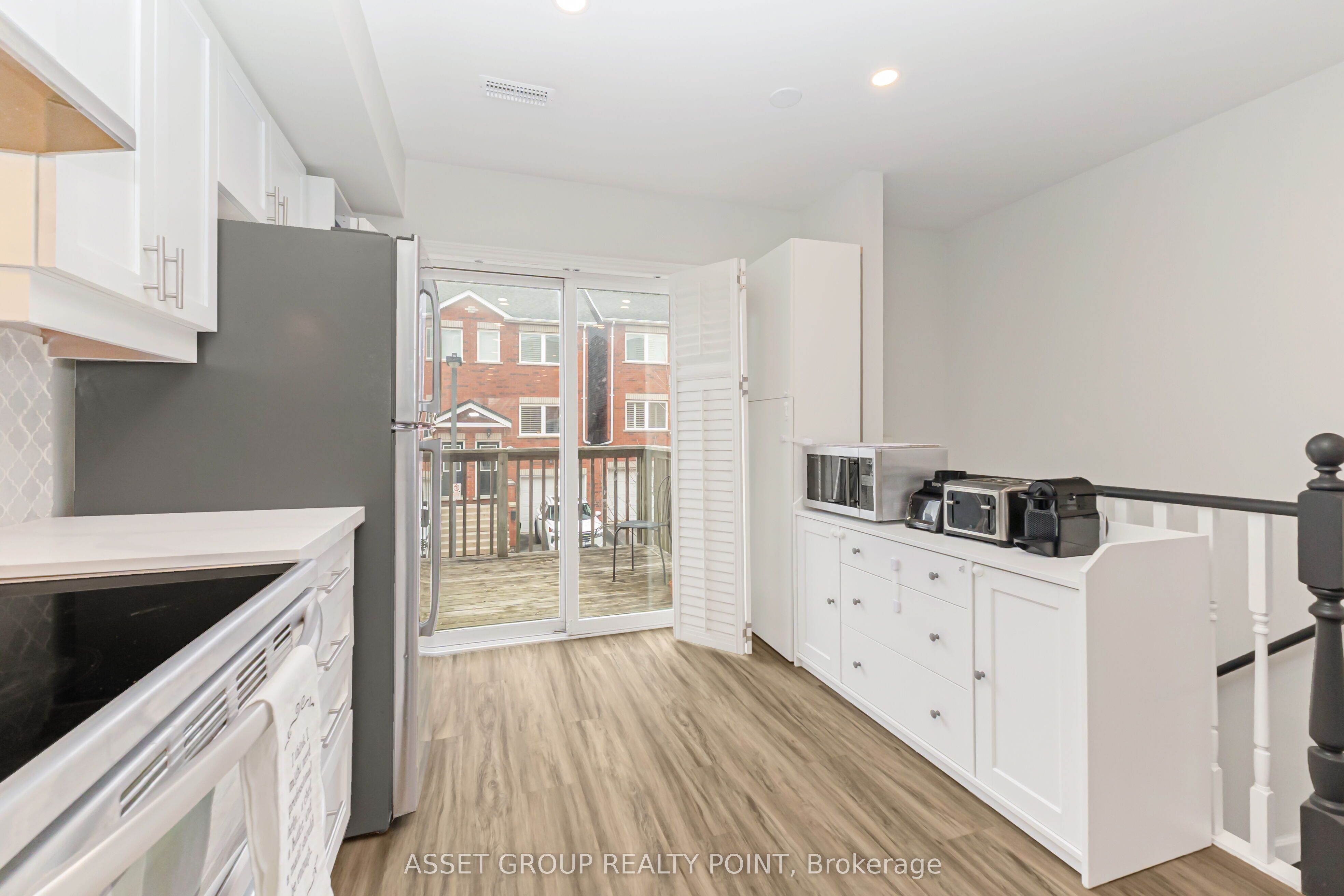 1751 Lampman Avenue 33