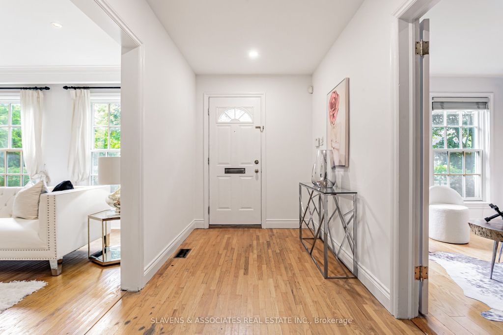 Photo of 123 Lord Seaton Road, Toronto, ON M2P 1K8 (MLS # C12381400)