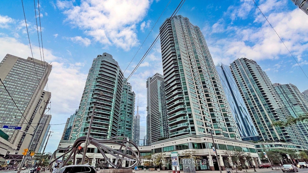Photo of 10 Yonge Street #1706, Toronto, ON M5E 1R4 (MLS # C13454648)