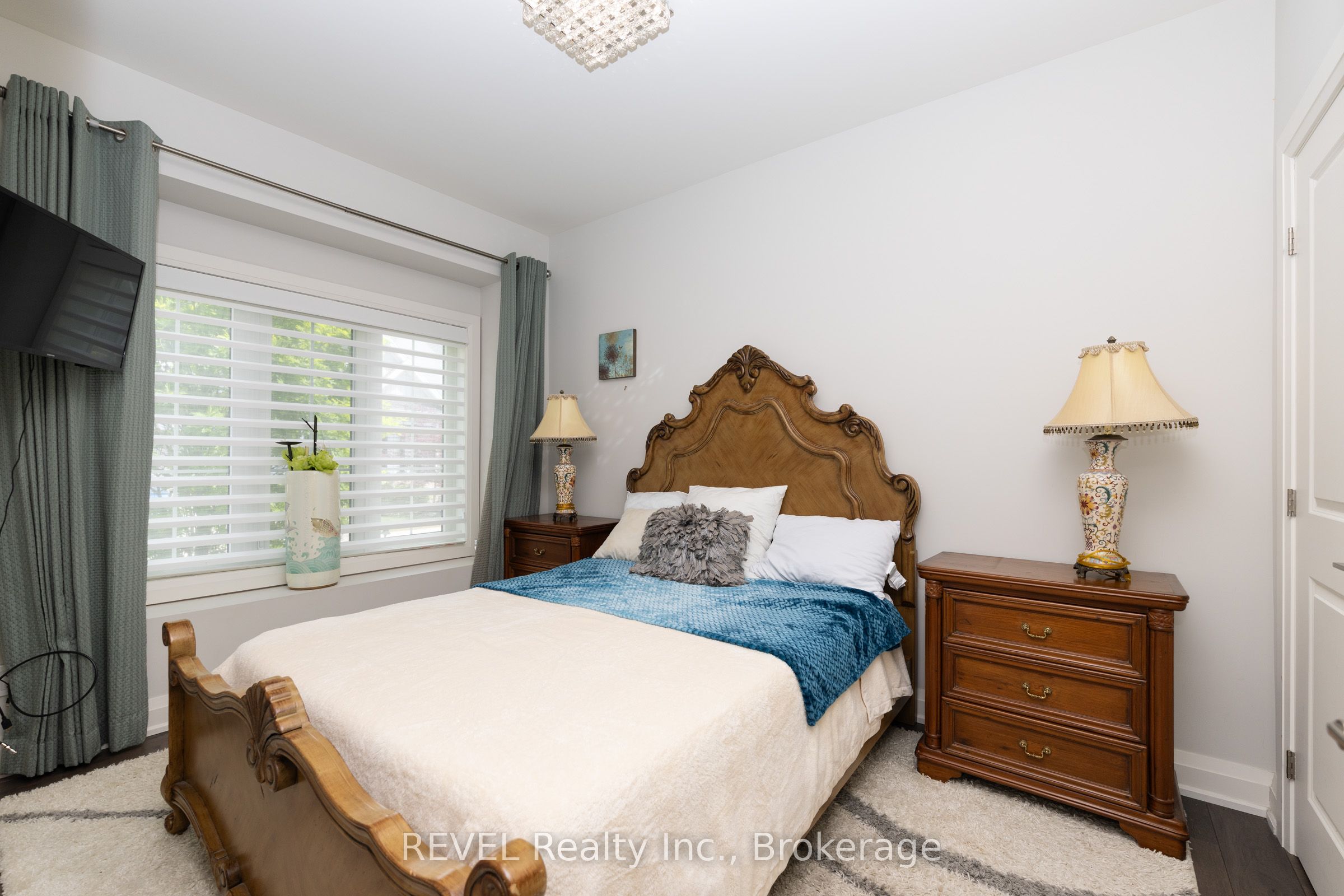 5622 Ironwood Street 12