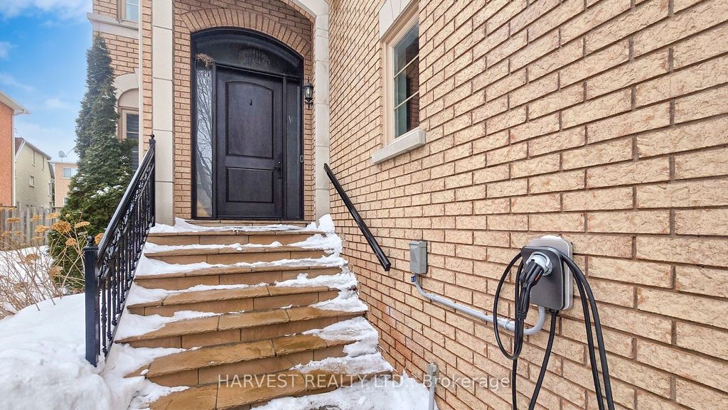 Photo of 75 Futura Avenue, Richmond Hill, ON L4S 1T2 (MLS # N12809738)