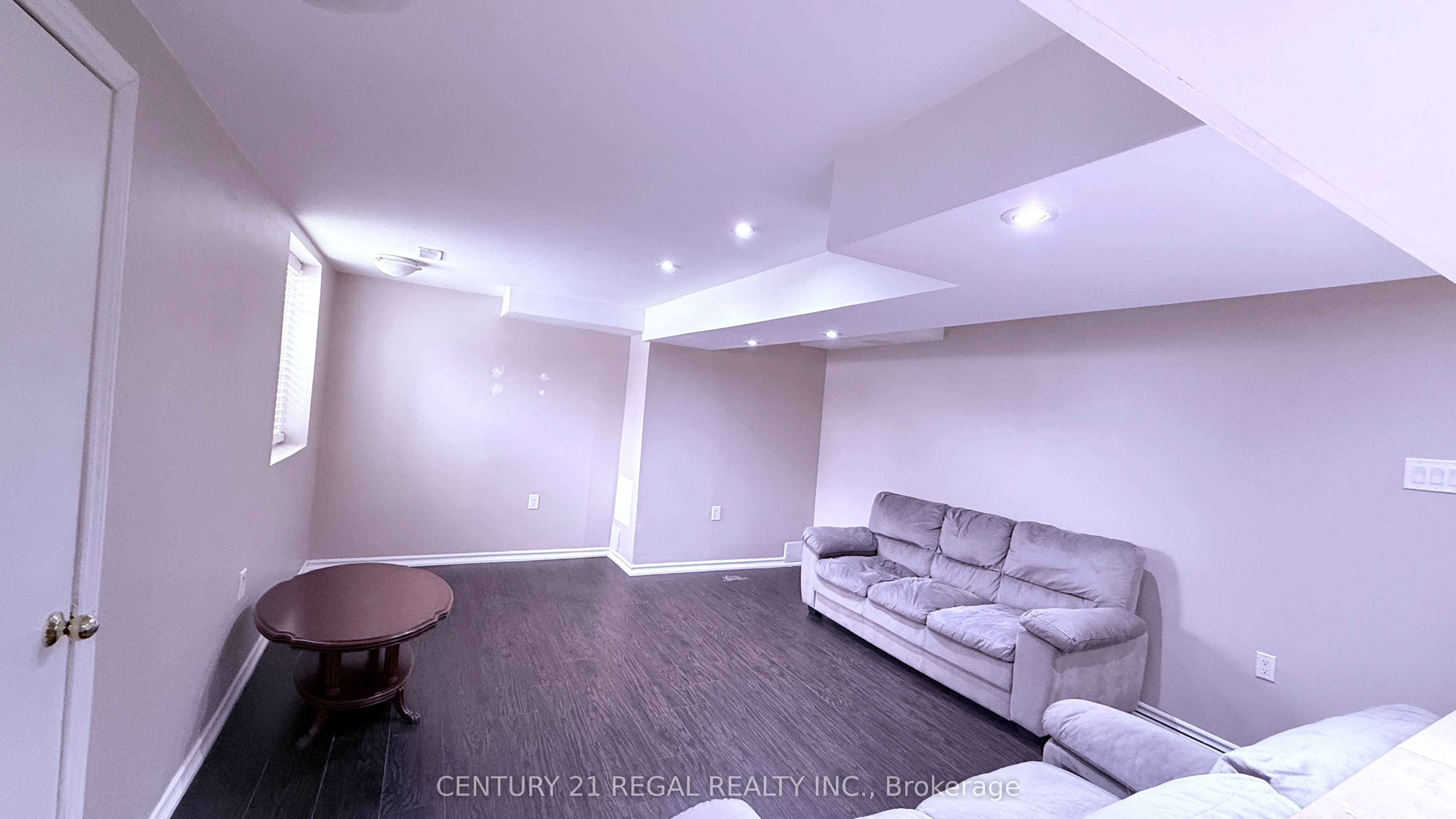 39 Laurentide Crescent