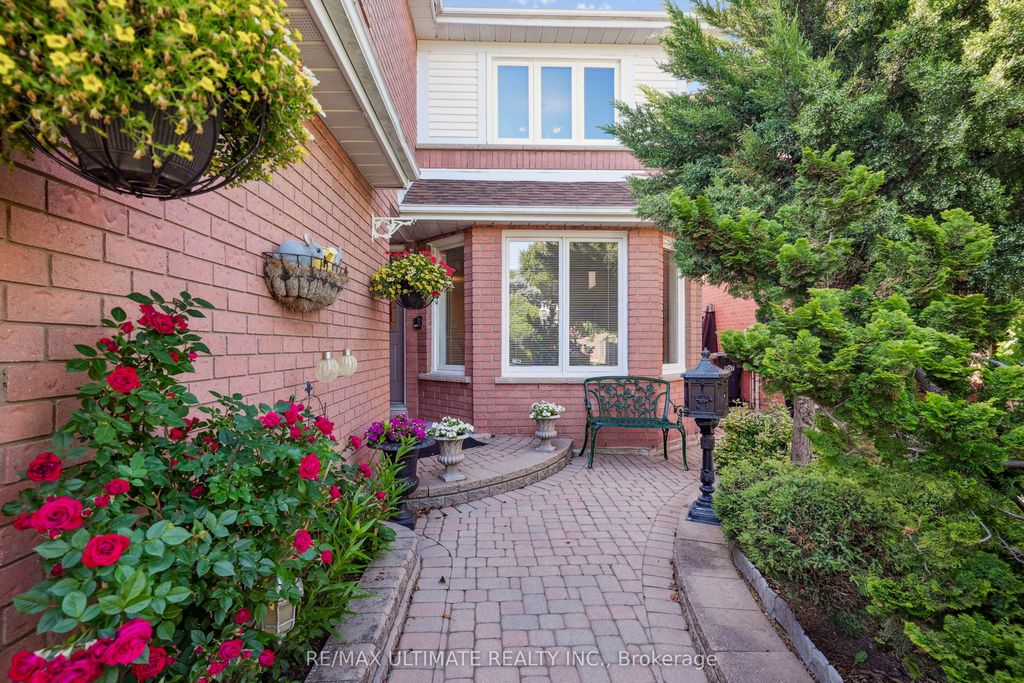 Photo of 961 Focal Road, Mississauga, ON L5V 1M8 (MLS # W12612708)