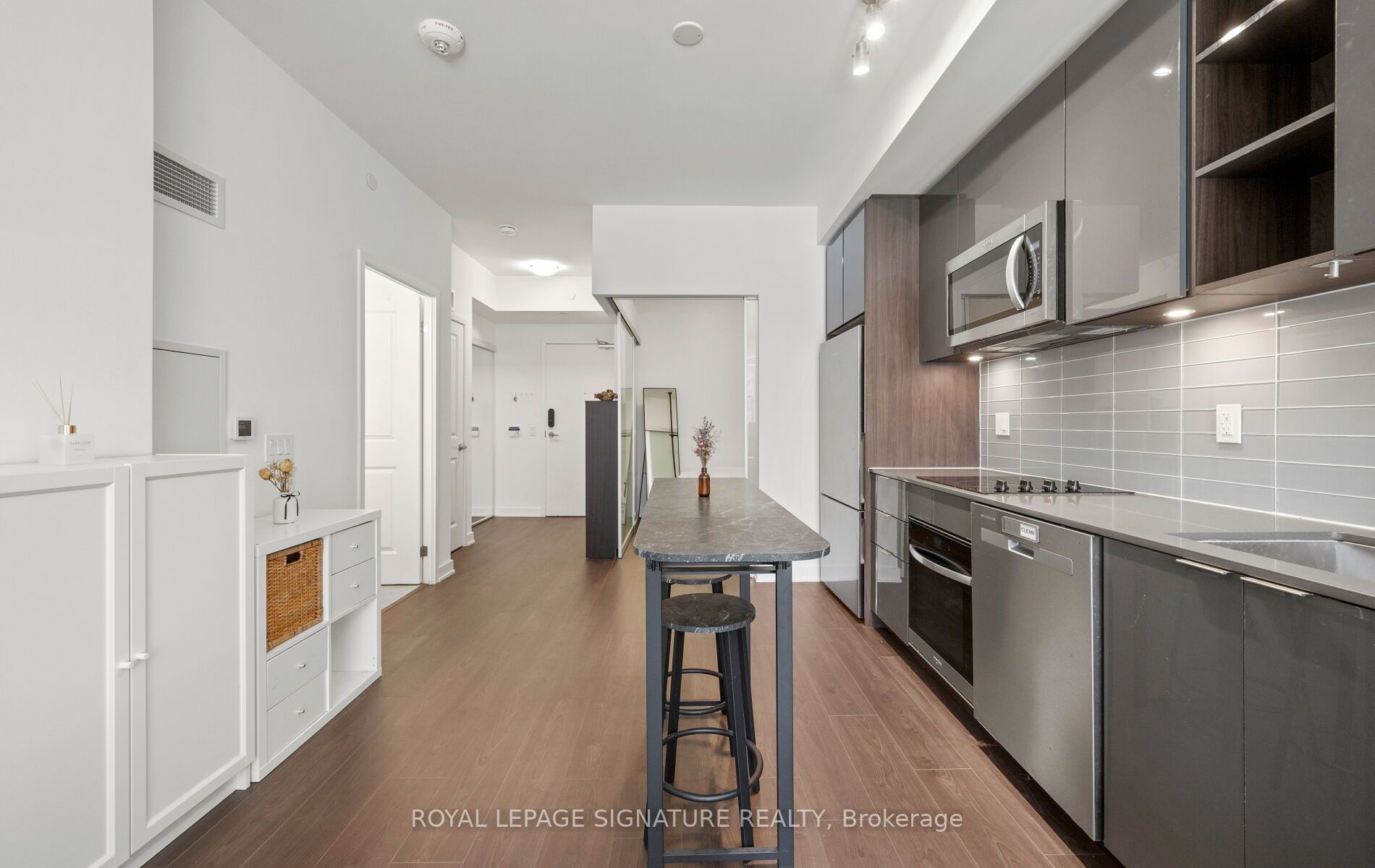 543 Richmond Street W 427