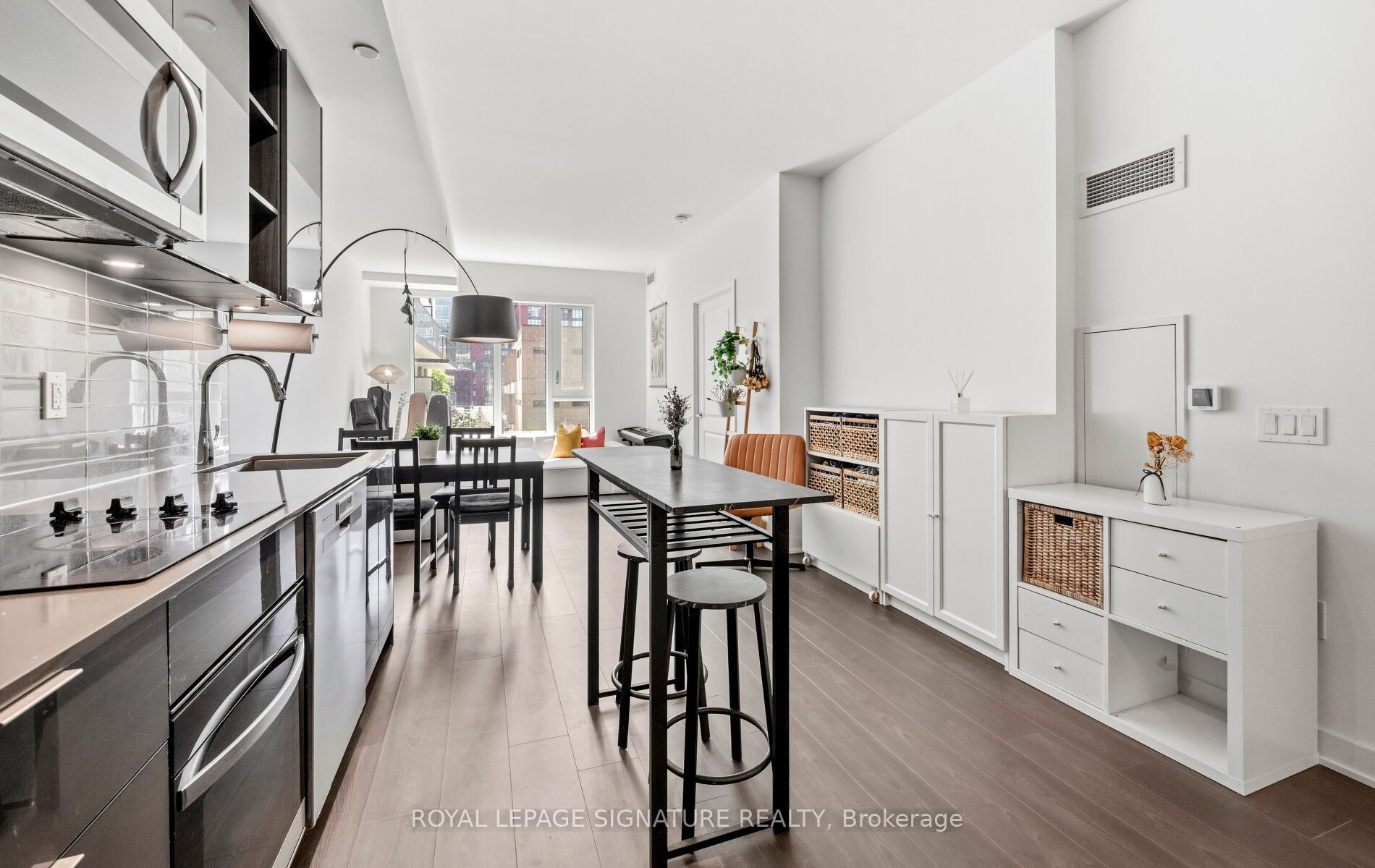 543 Richmond Street W 427