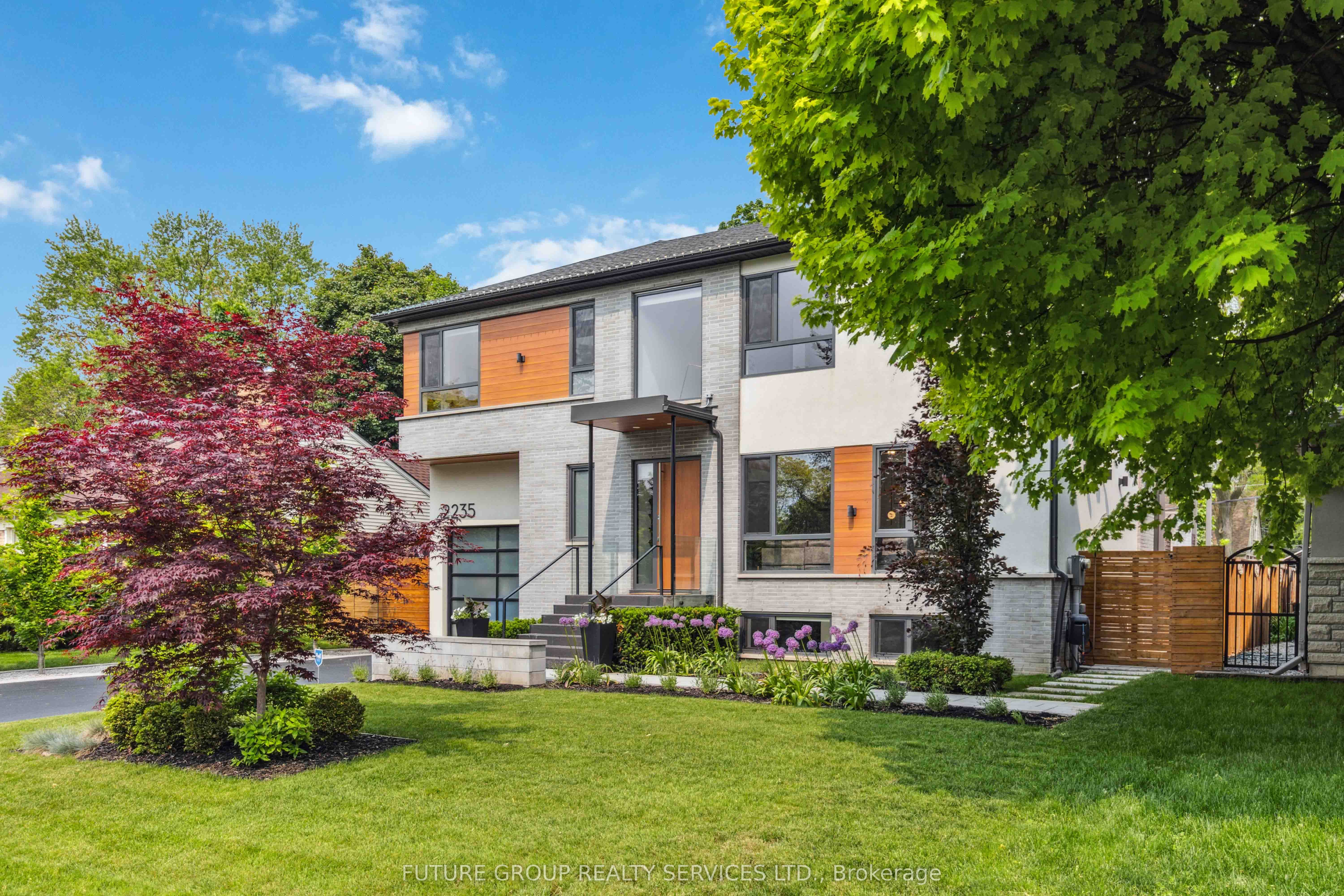 2235 Harcourt Crescent