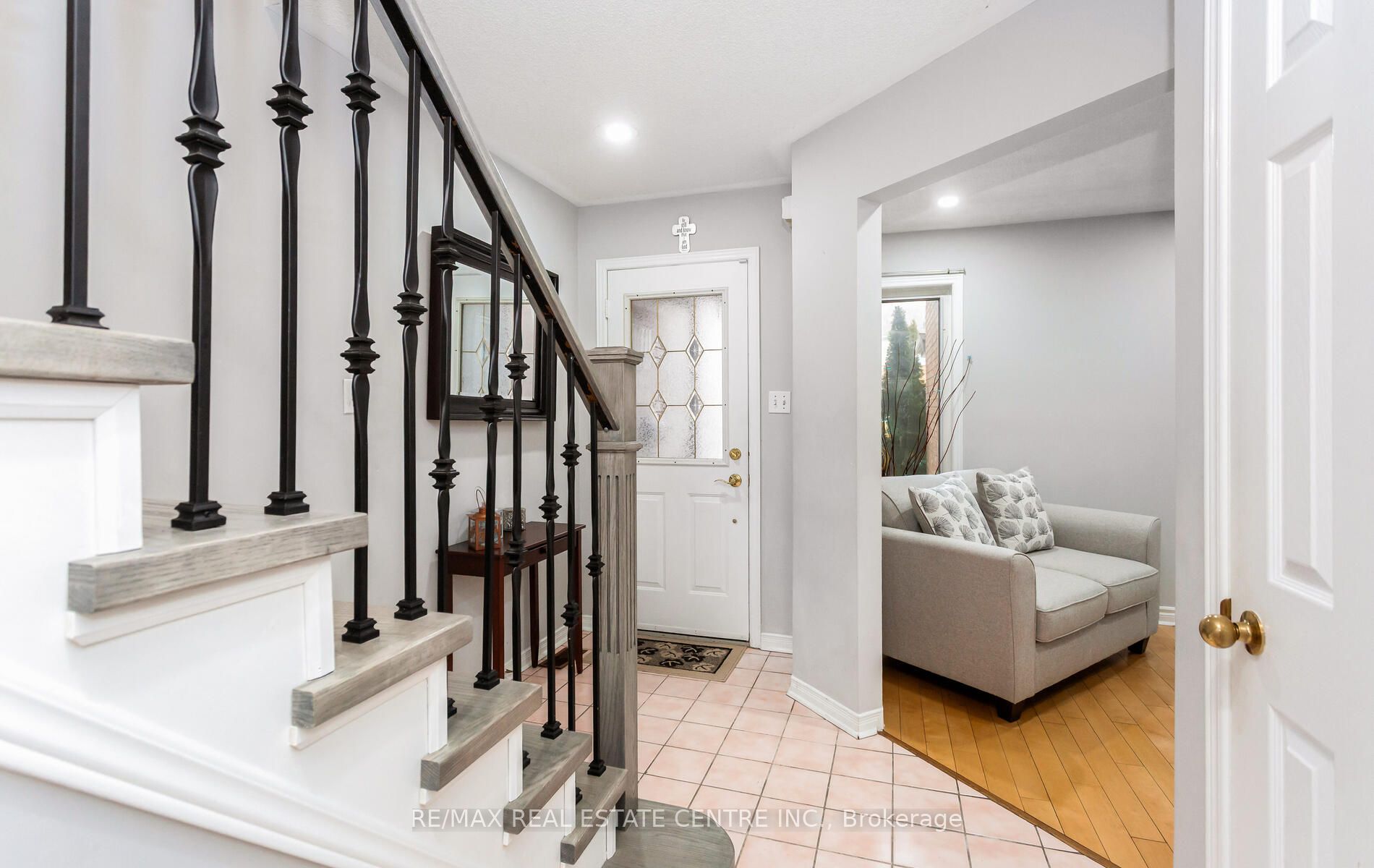 2555 Thomas Street 66