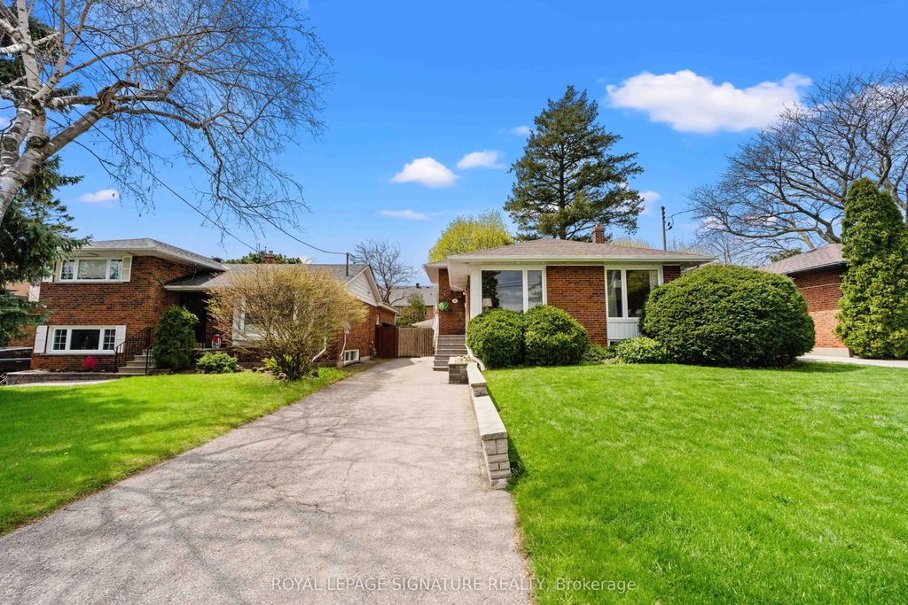 Photo of 16 Shrewsbury Square, Toronto, ON M1T 1L2 (MLS # E13079246)