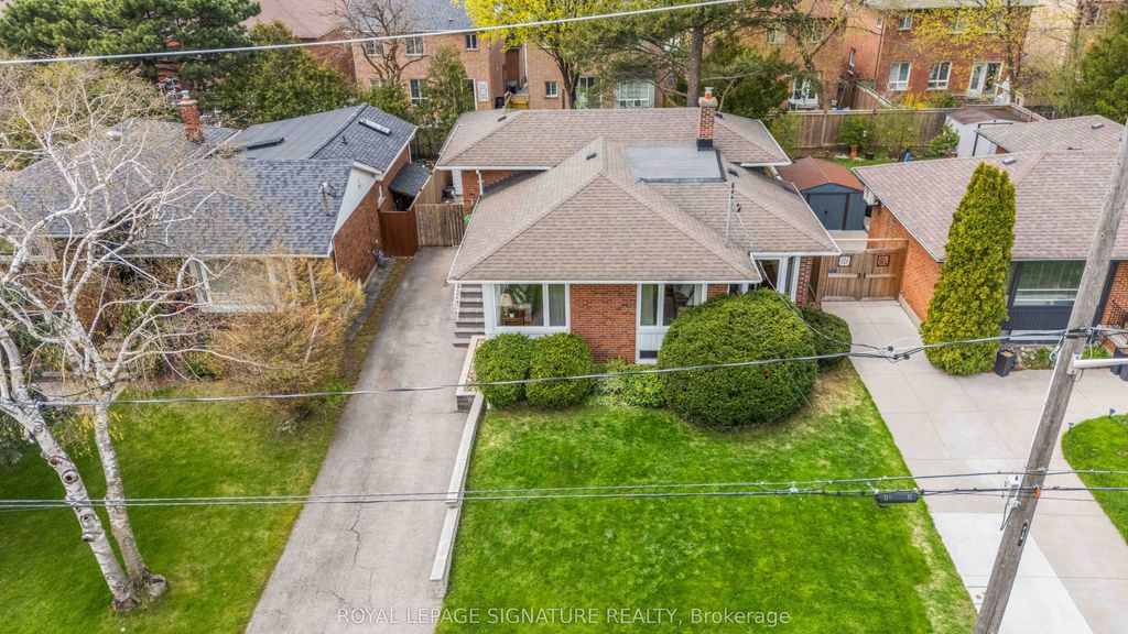 Photo of 16 Shrewsbury Square, Toronto, ON M1T 1L2 (MLS # E13079246)