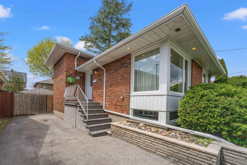 Photo of 16 Shrewsbury Square, Toronto, ON M1T 1L2 (MLS # E13079246)