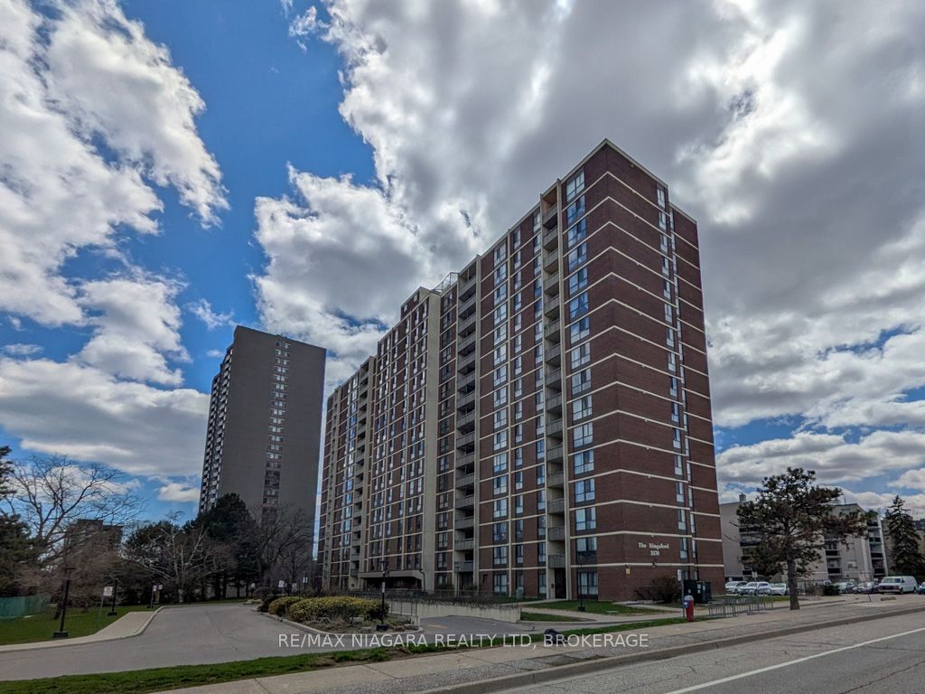 Photo of 3170 Kirwin Avenue #301, Mississauga, ON L5A 3R1 (MLS # W13108122)