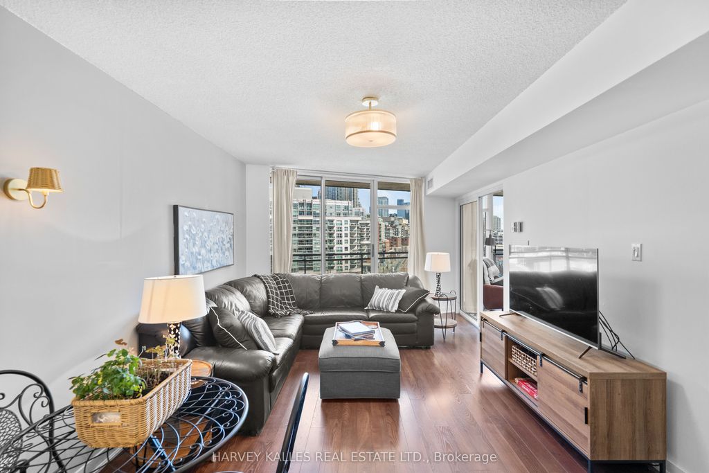 Photo of 650 Queens Quay N/A W #803, Toronto, ON M5V 3N2 (MLS # C12934936)
