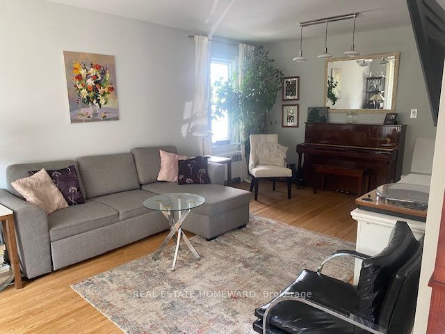 1407 Kenmuir Avenue main floor