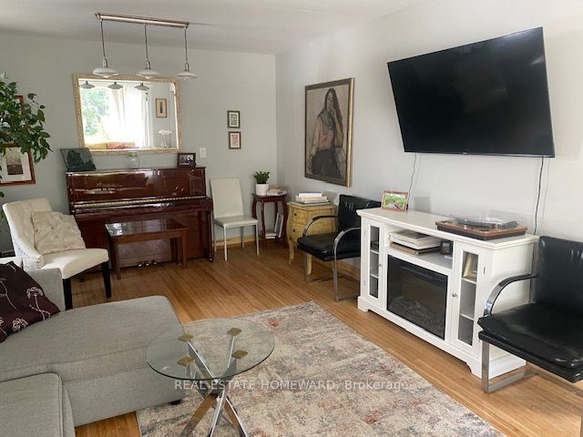 1407 Kenmuir Avenue main floor