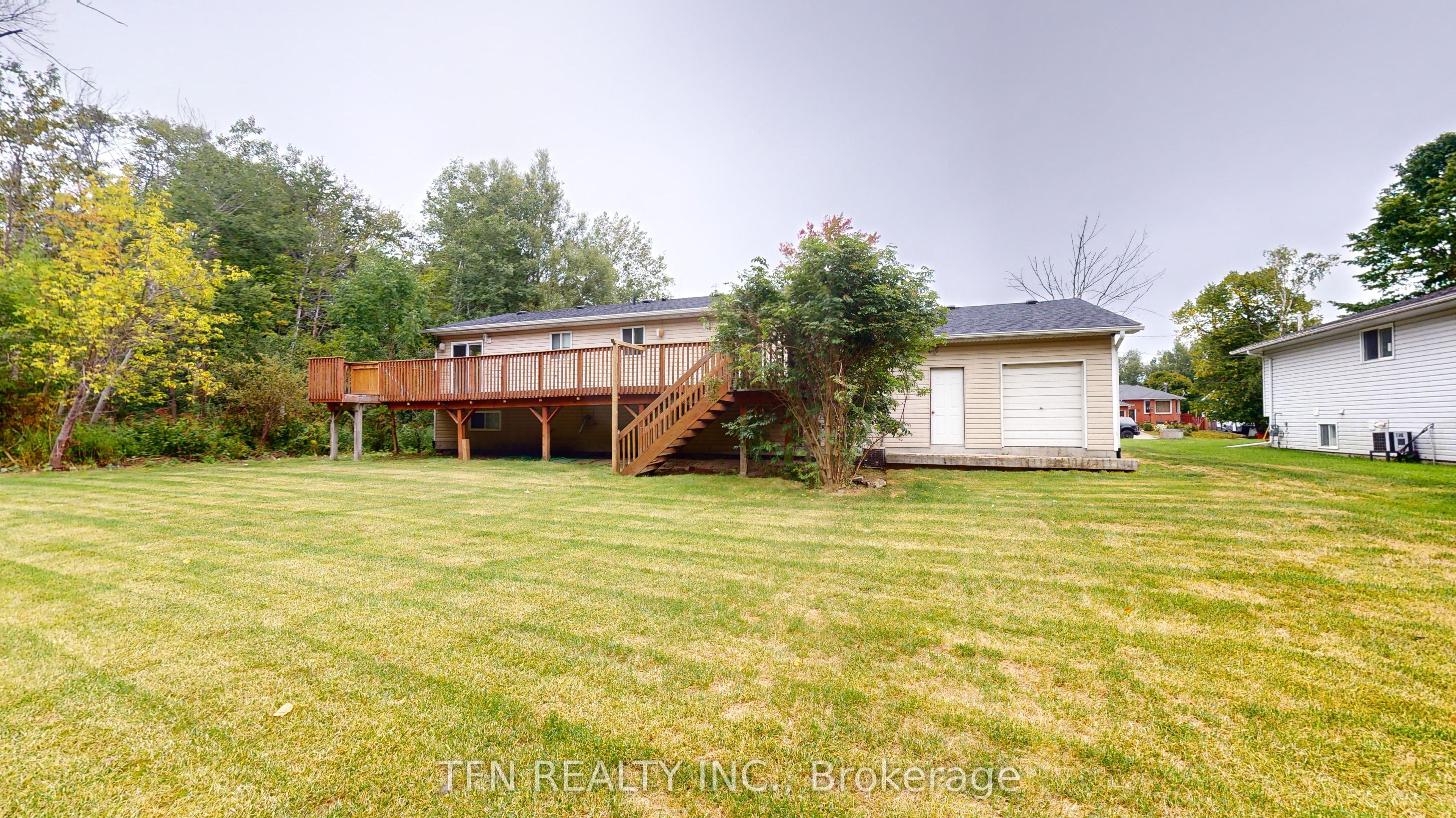 Photo 1 of 29 — 1048 Gilmore Avenue, Innisfil, ON L0L 1W0