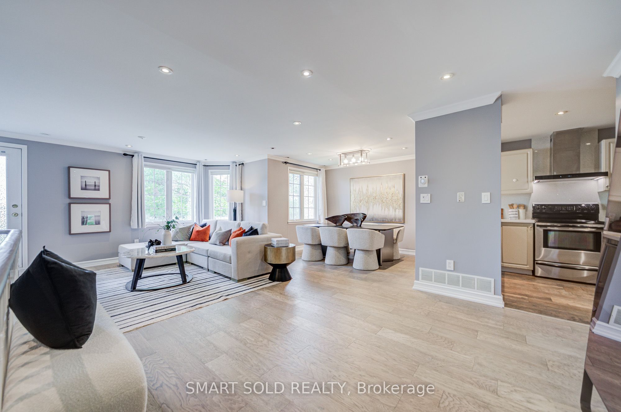 108 Finch Avenue W C20