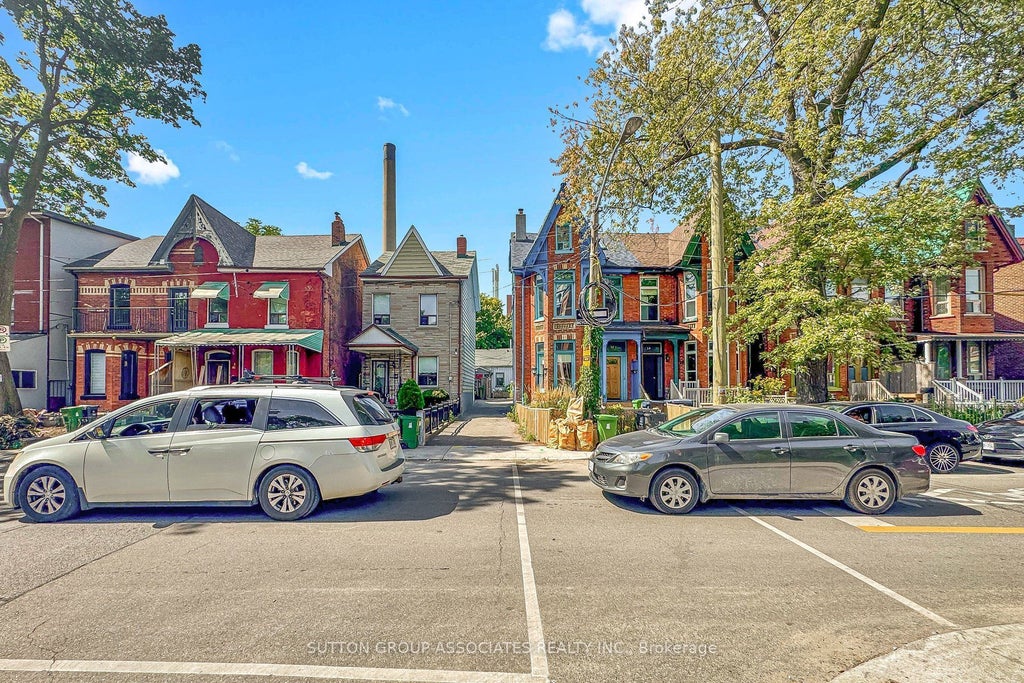 Photo of 18 1/2 Bellevue Avenue, Toronto, ON M5T 2N4 (MLS # C13761660)