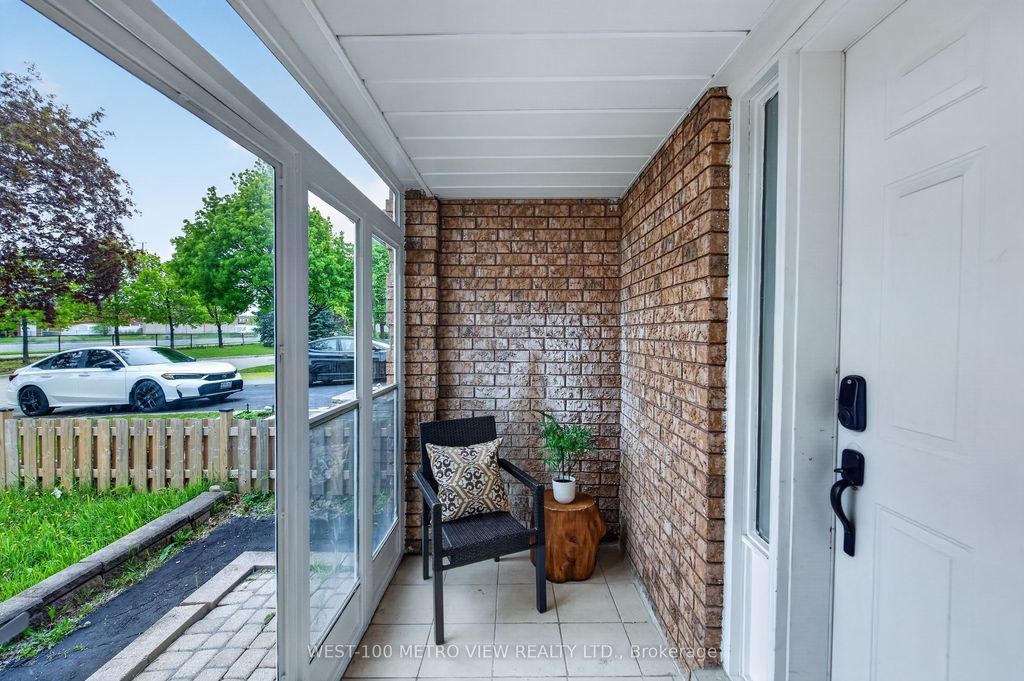 Photo of 5002 Willowood Drive, Mississauga, ON L5R 3R5 (MLS # W13140338)