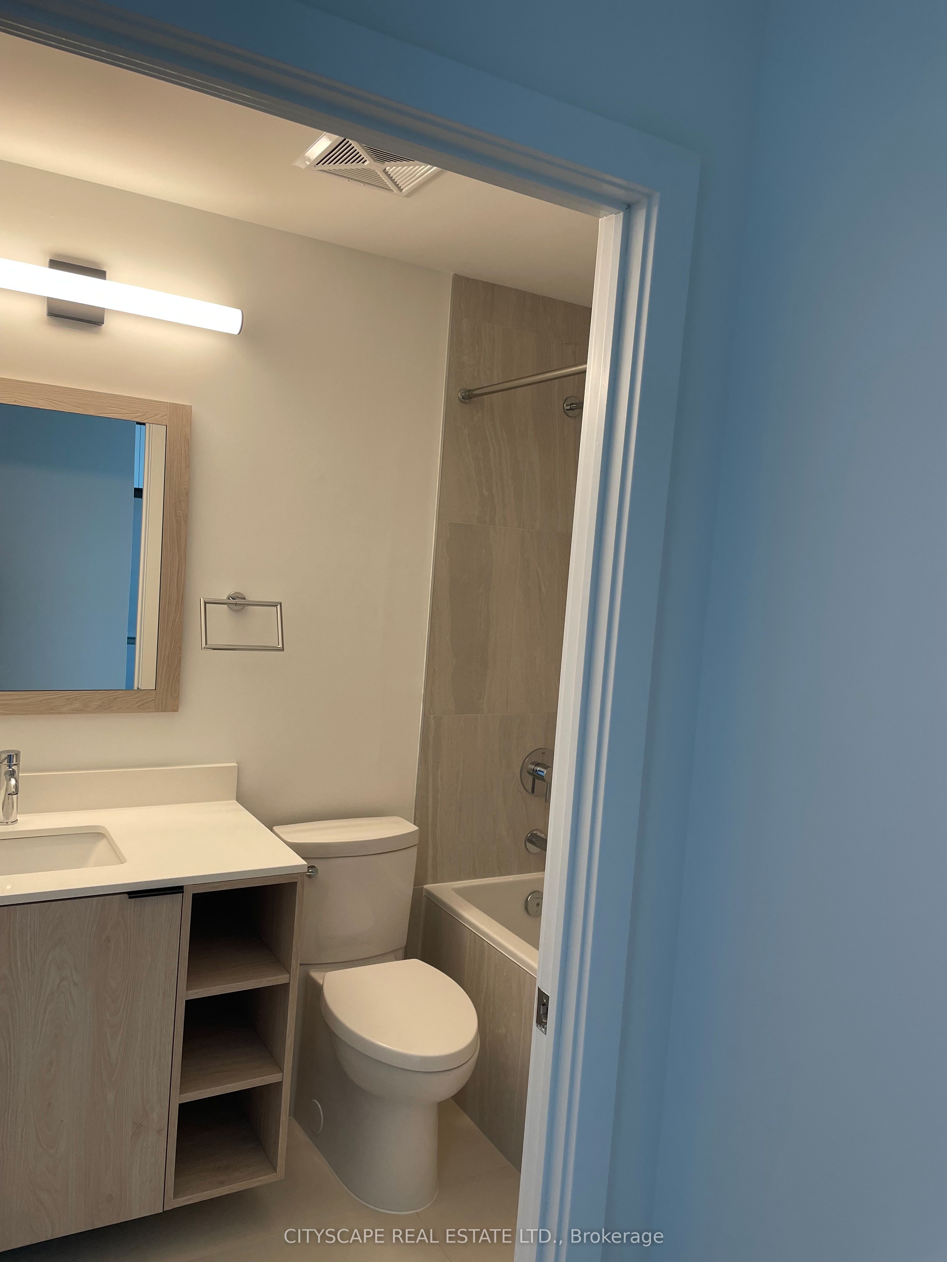 1007 The Queensway Road 1005