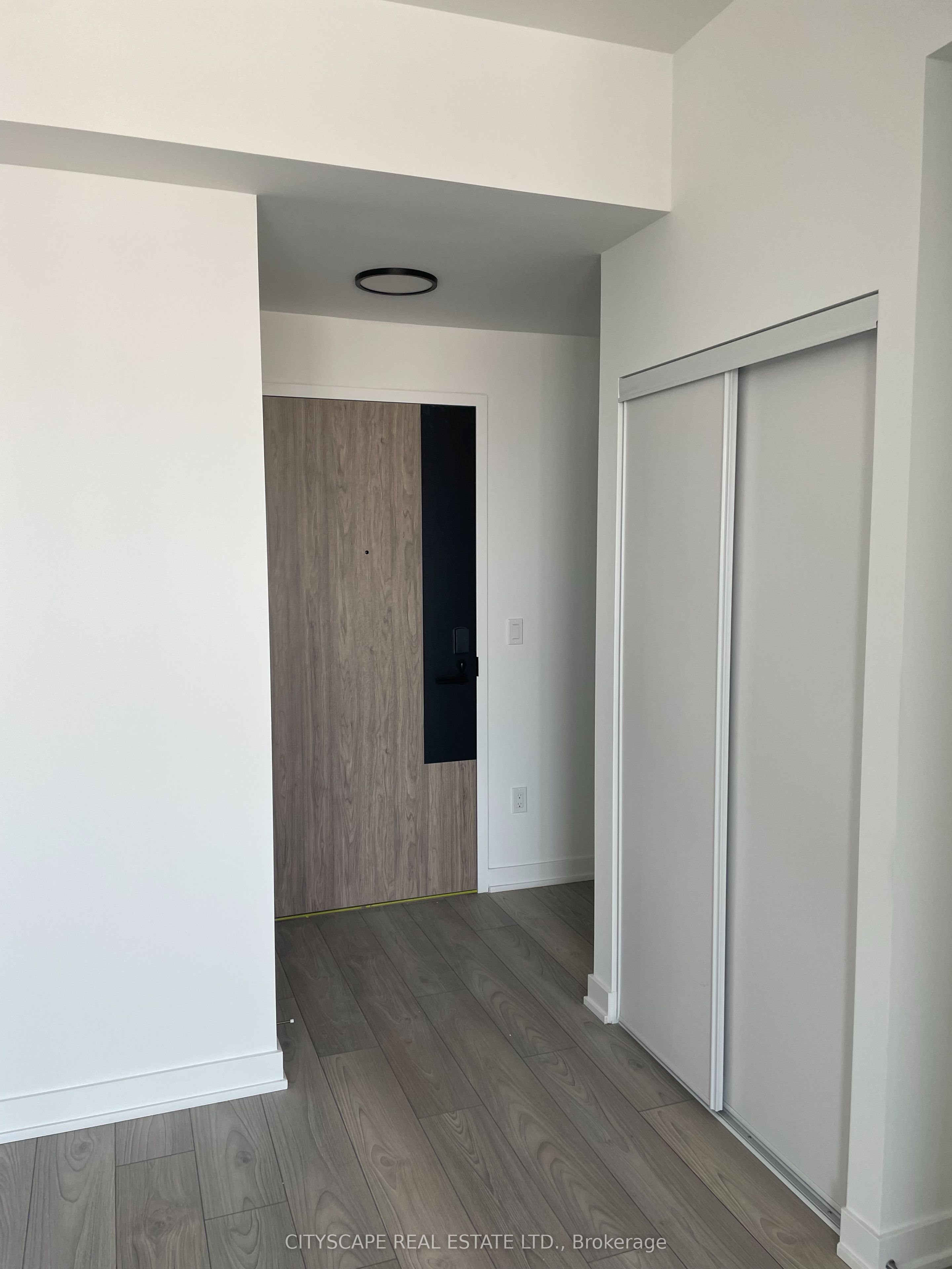 1007 The Queensway Road 1005