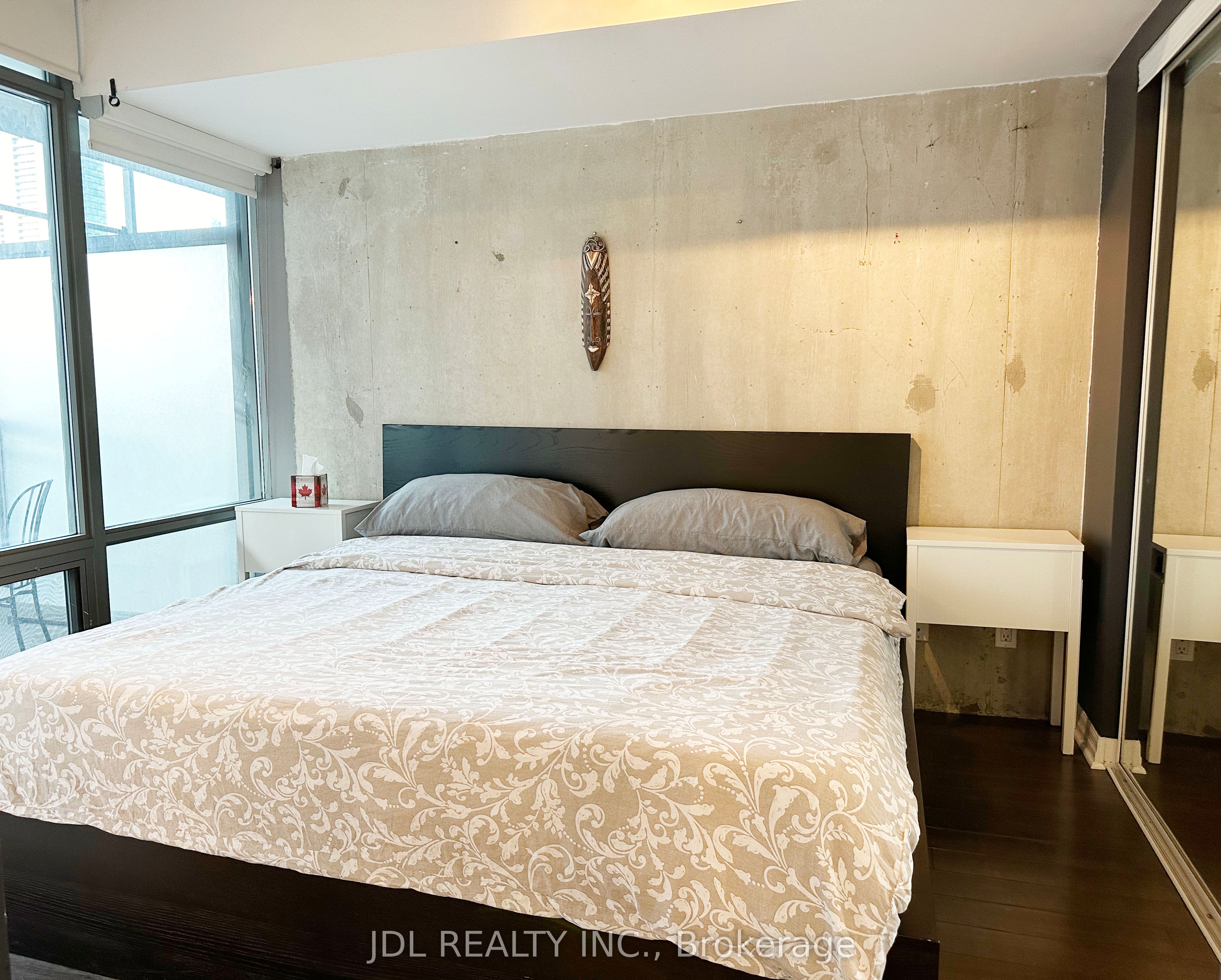 22 Wellesley Street E 1607