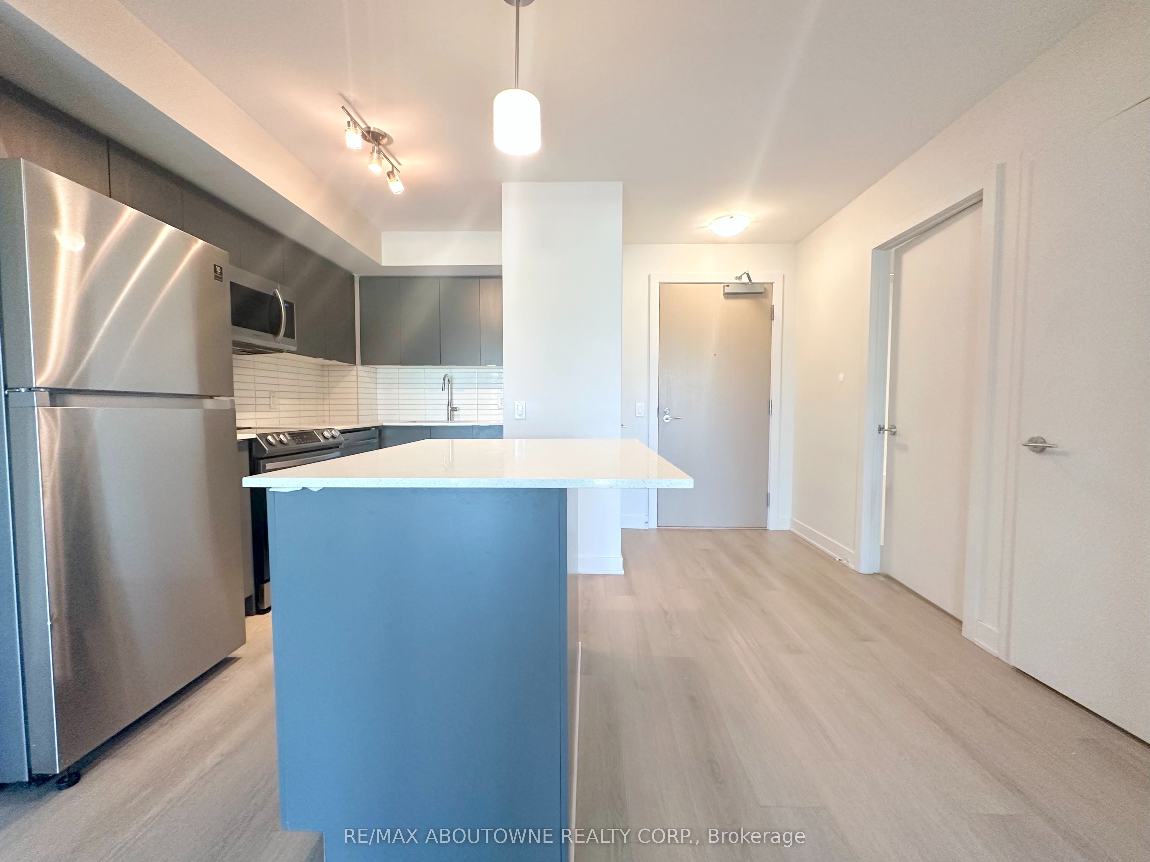 3385 Dundas Street W 311