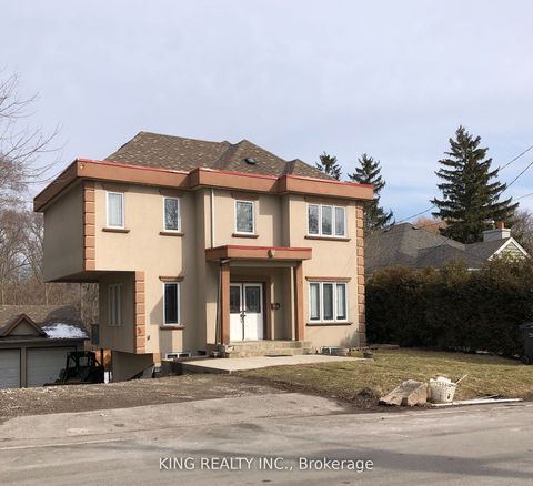 967 Beechwood Avenue Mississauga ON L5G 4E3