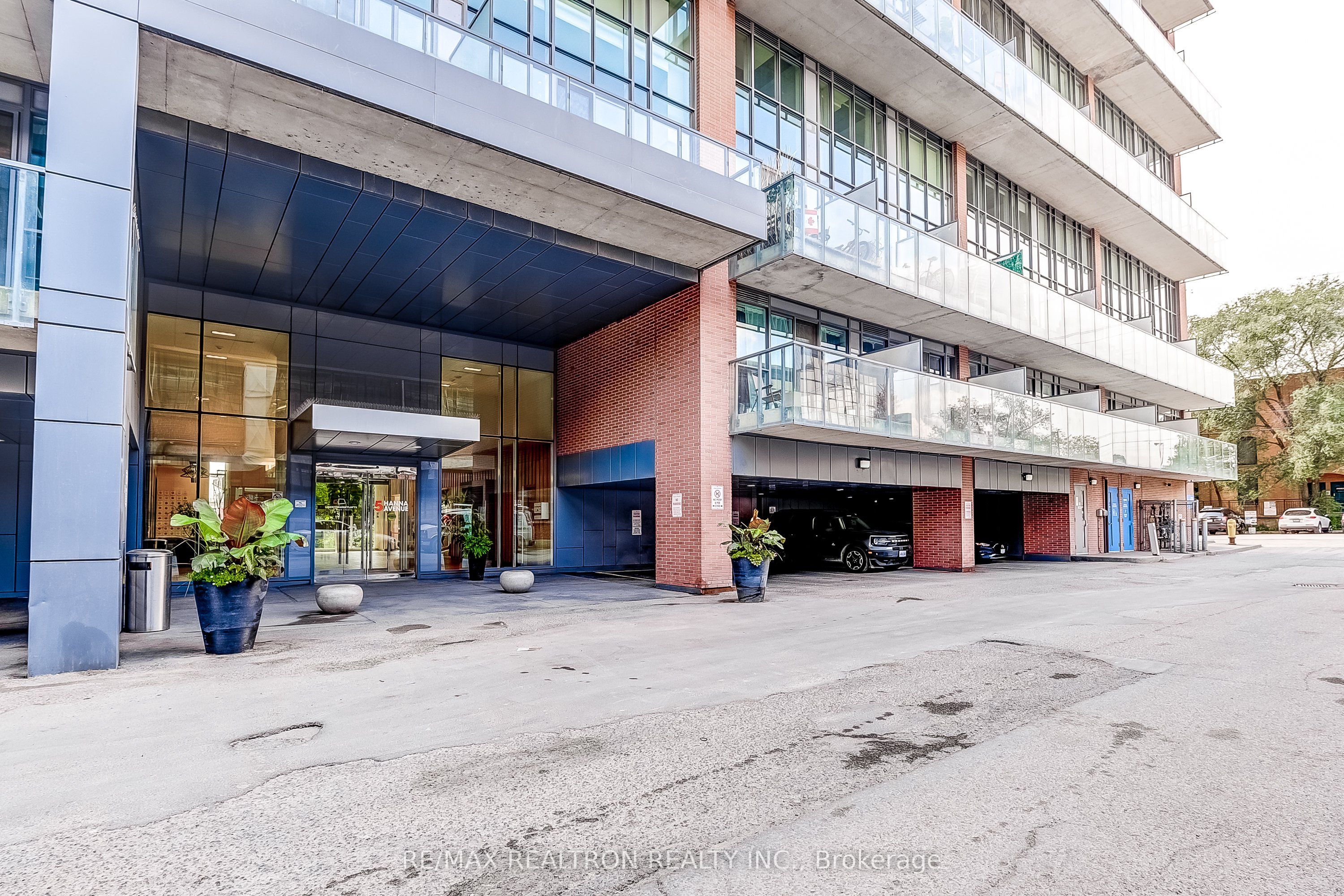 5 Hanna Avenue 449