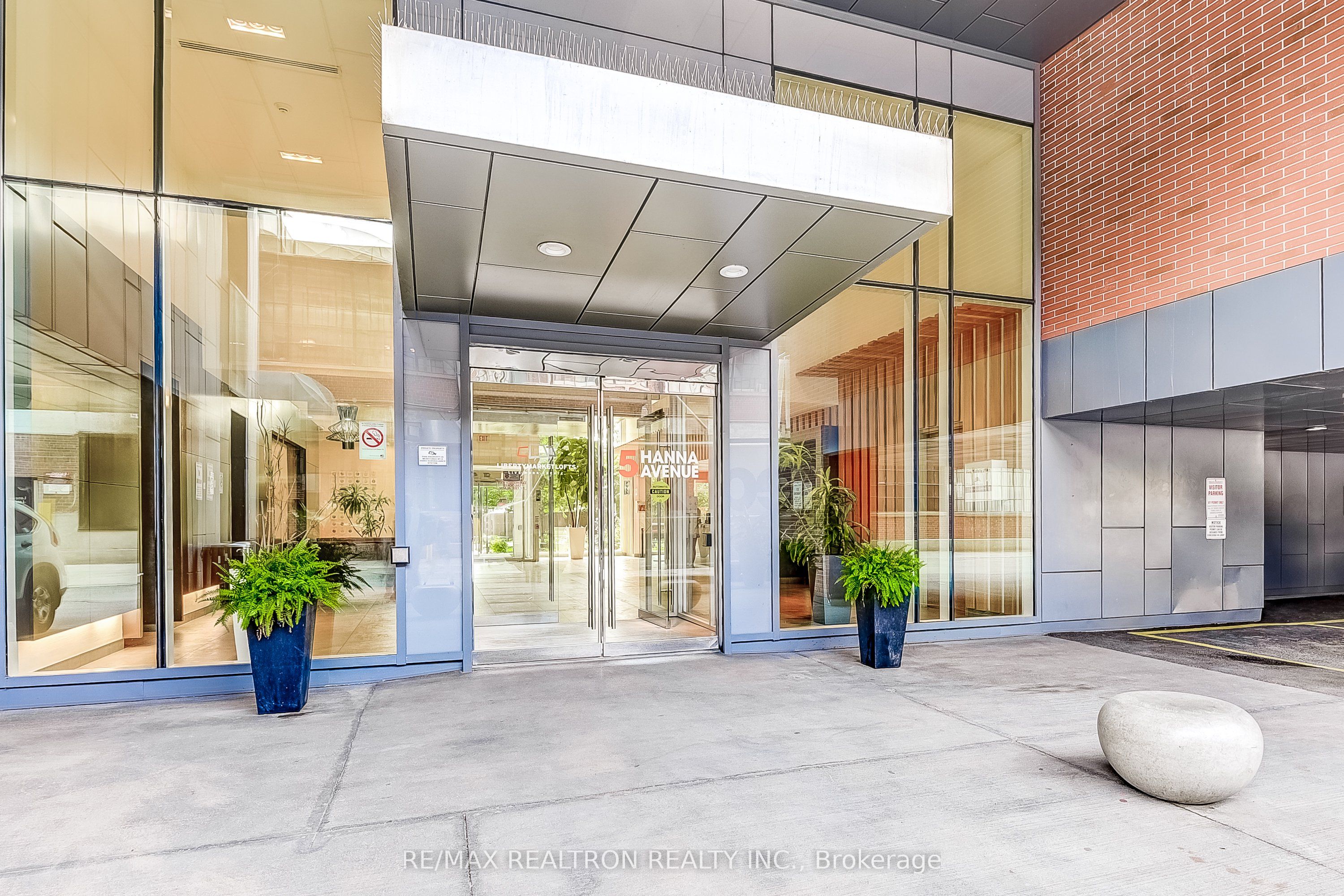 5 Hanna Avenue 449