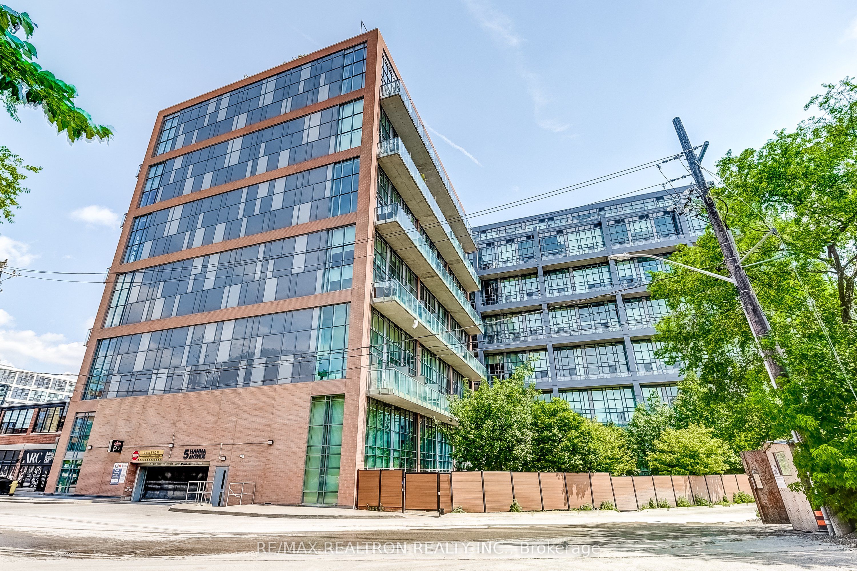 5 Hanna Avenue 449
