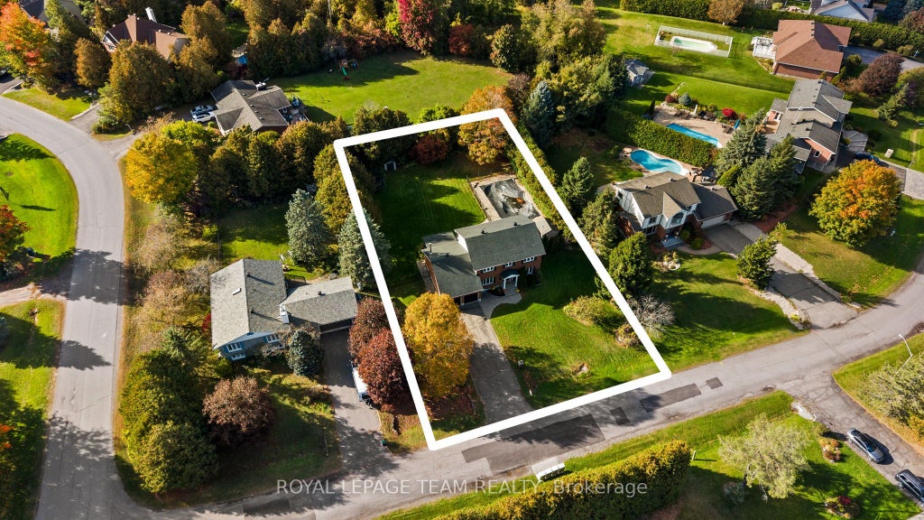 Photo of 1366 Cornfield Crescent, Greely - Metcalfe - Osgoode - Vernon and Area, ON K4P 1E6 (MLS # X14027400)