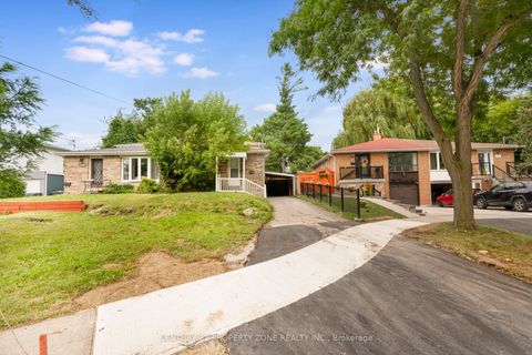 3387 Kelowna Court Mississauga ON L5C 2E5