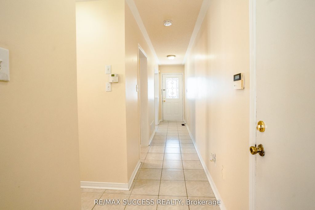 Photo of 384 Flagstone Way W, Newmarket, ON L3X 2R3 (MLS # N12650976)