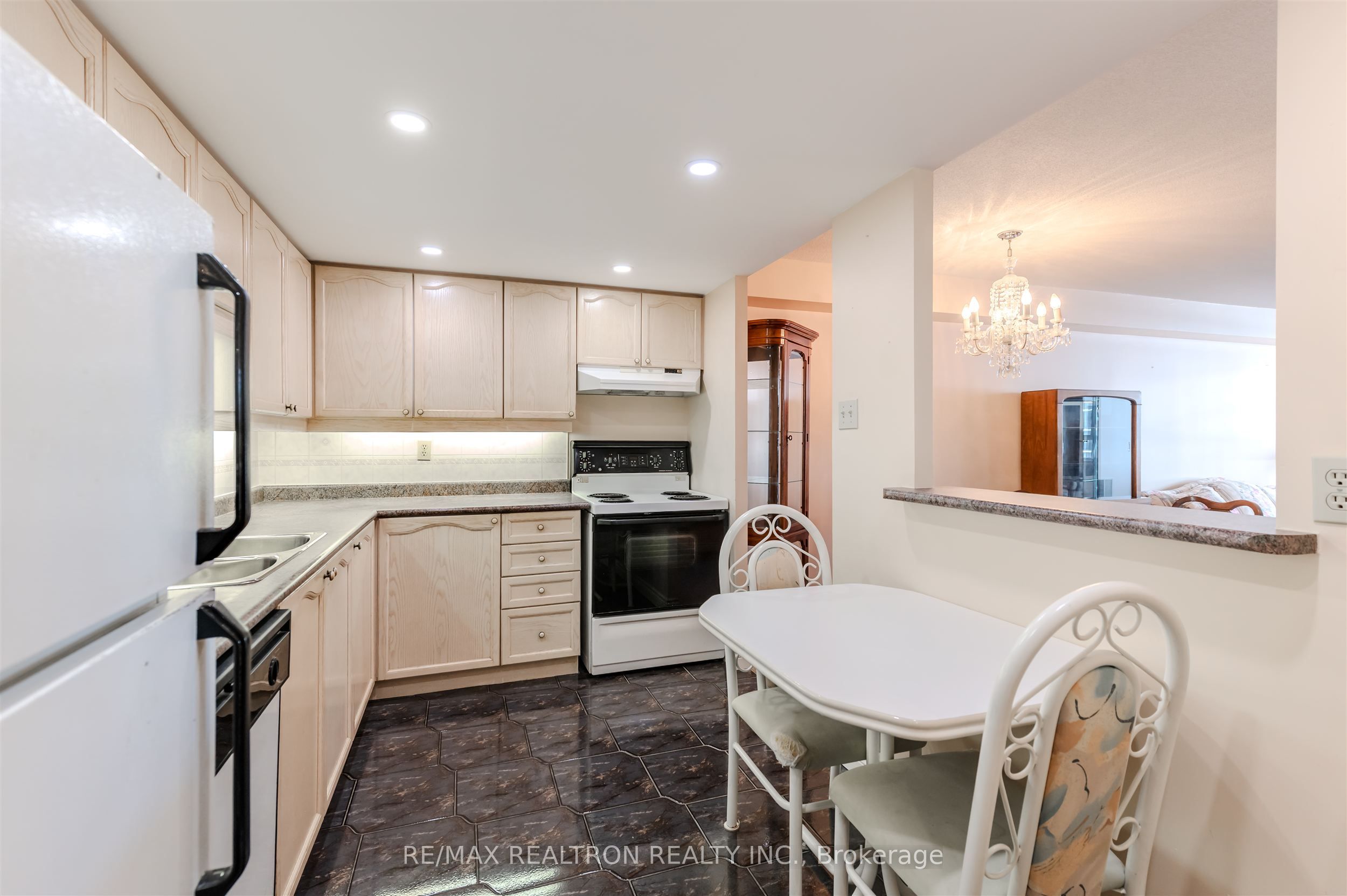 1091 Kingston Road 429